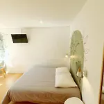 Apartment Centre *