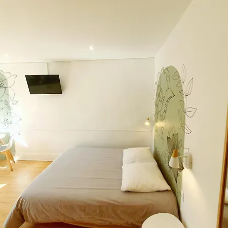 Apartment Centre *