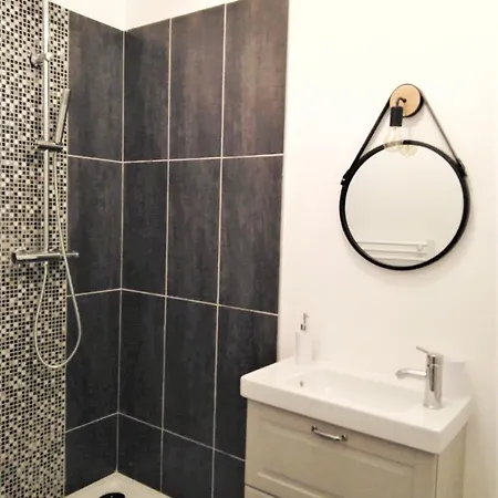 Apartment Centre *